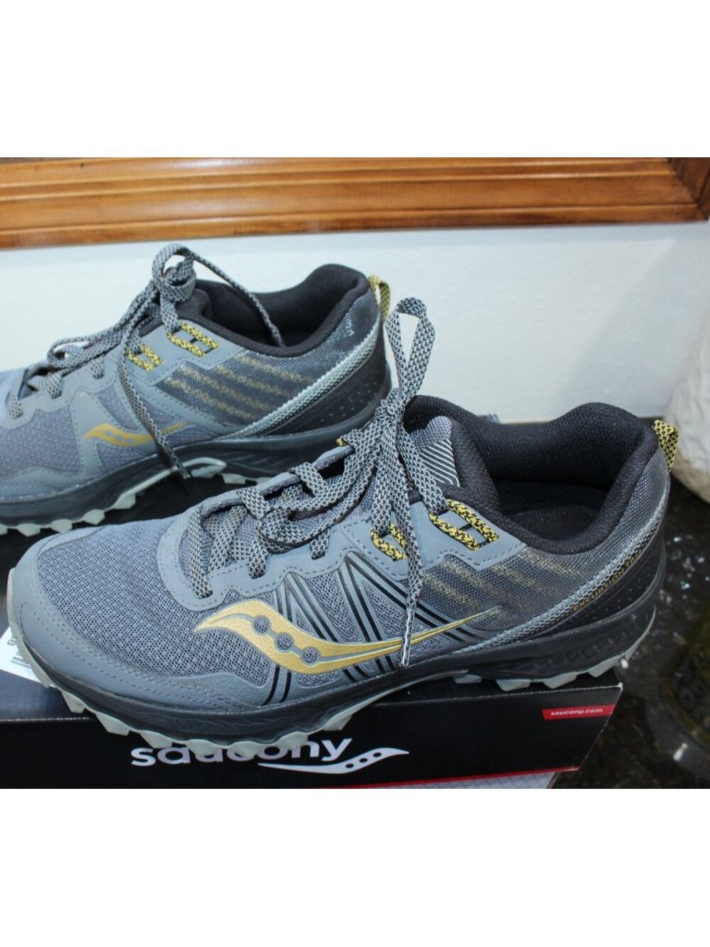 Men's Saucony Excursion TR14 Shoes Athletic Tennis Shoes Charcoal Gold Size 10